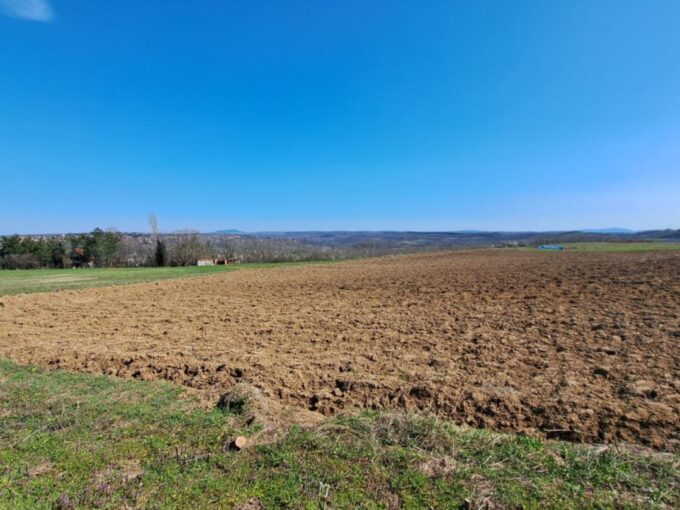 Građevinski plac 7,9 ari, Barič, Obrenovac, 16.590€