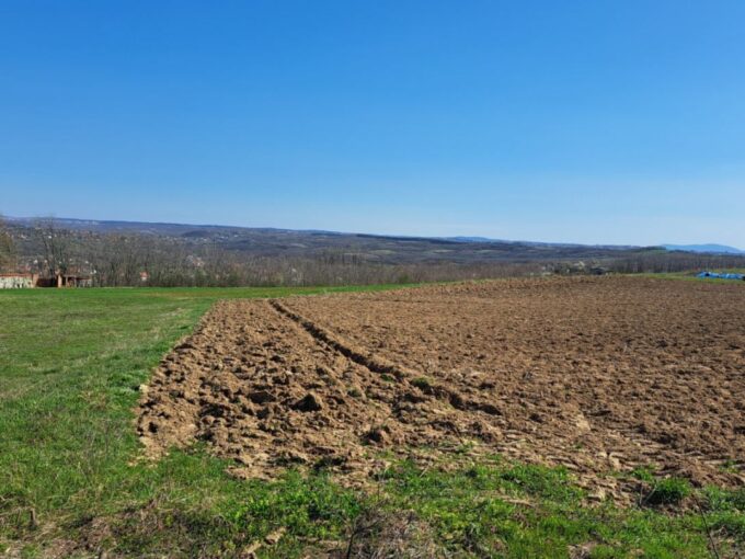 Građevinski plac 7,5 ari, Barič, Obrenovac, 15.750€