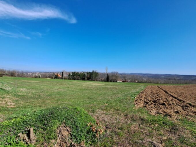 Građevinski plac 7,3 ari, Barič, Obrenovac, 15.330€