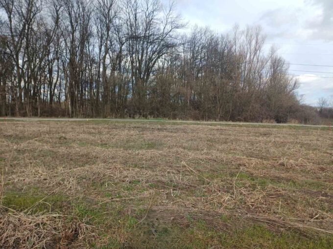 Plac 6 ari, Zvečka, Obrenovac, 15.000€