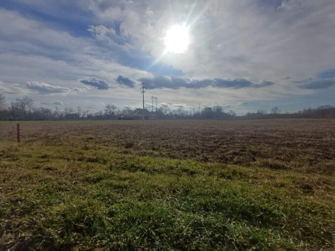 Plac 6 ari, Zvečka, Obrenovac, 16.000€