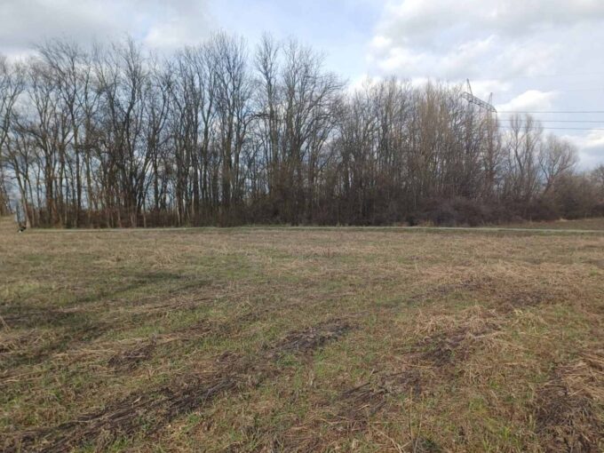 Plac 6 ari, Zvečka, Obrenovac, 12.000€