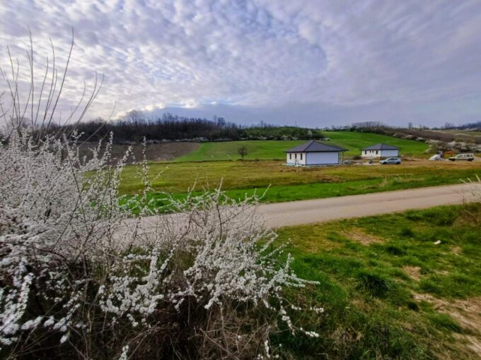 Građevinski plac, 58 ari, Jasenak, Obrenovac, 31.900€